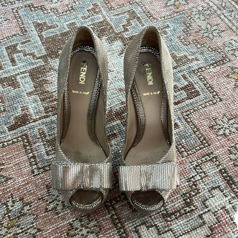 Fendi/ used/ gold/ shoes/ size 36/ platform/ high heels